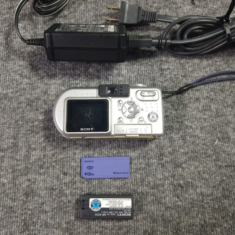 Sony Digital Camera Cybershot DSC-P8 3.2MP Silver 128mb Memory Tested Read